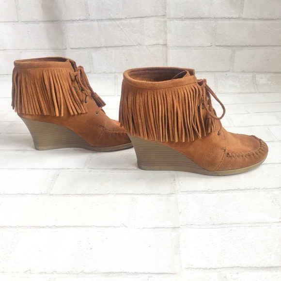 Minnetonka Wedge fringe booties - Picture 2 of 16